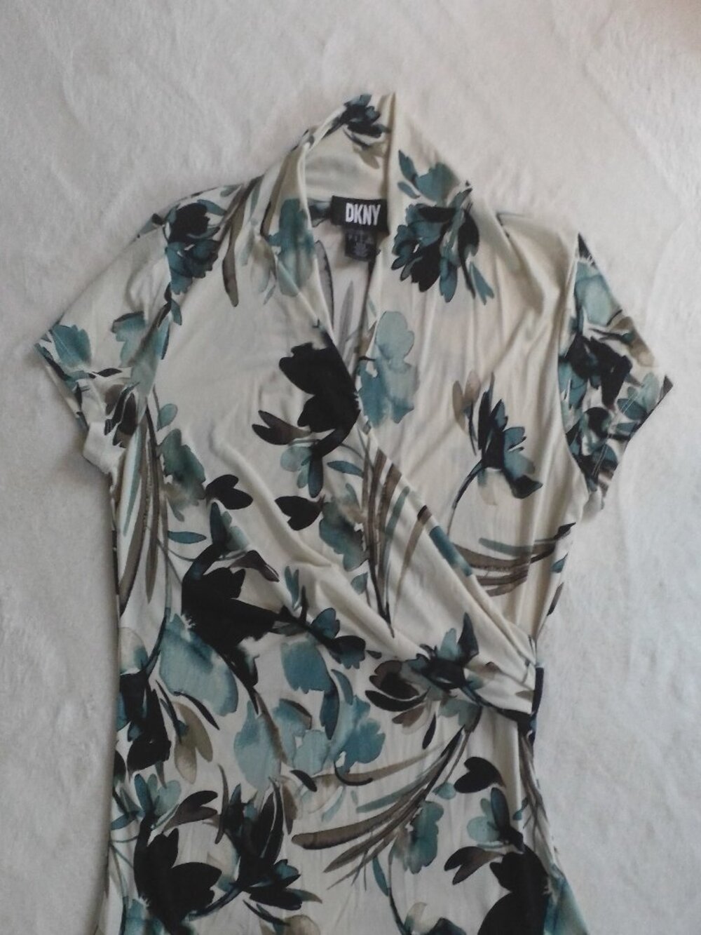 NEW DKNY SS FAUX WRAP TOP SIZE MED